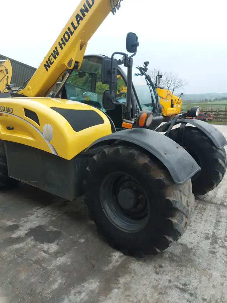 New Holland LM7.42 and TH6.36 Telehandlers photo 4